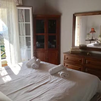 Lyrous Country House